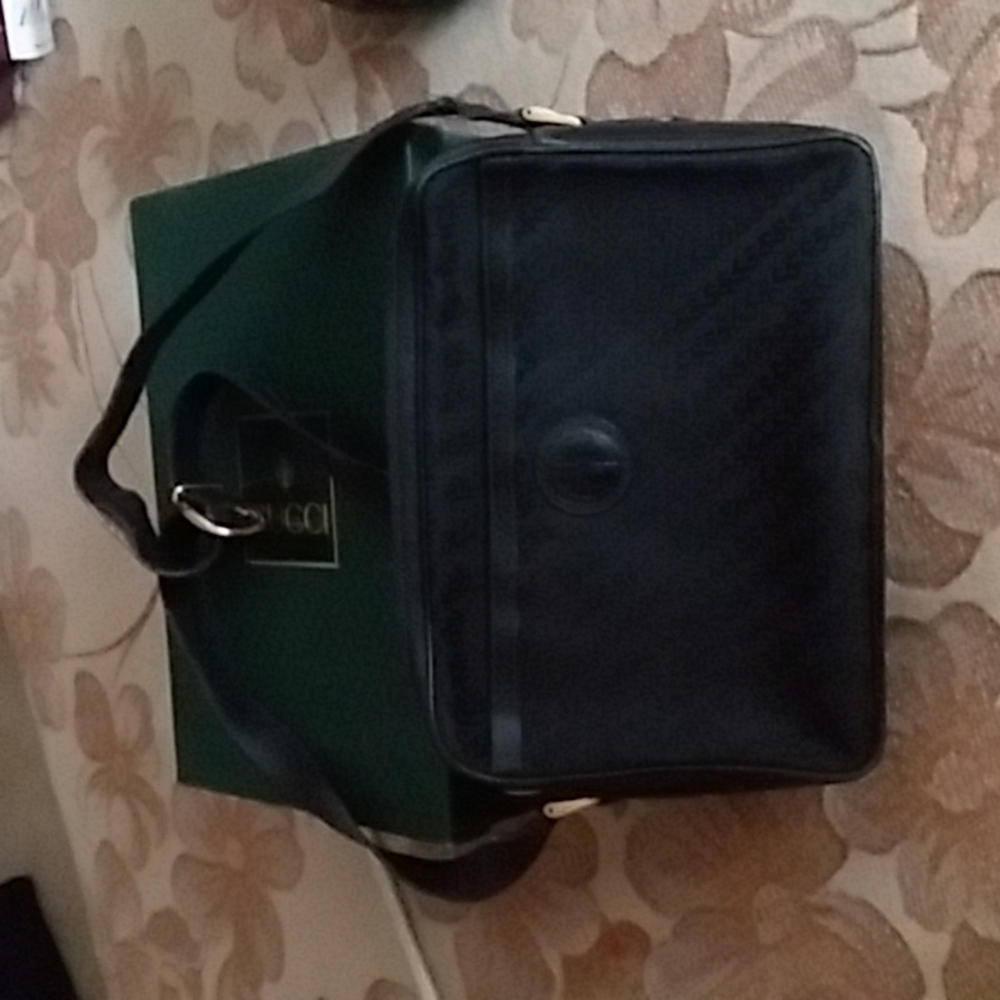 1980s Gucci black shoulder strap bag